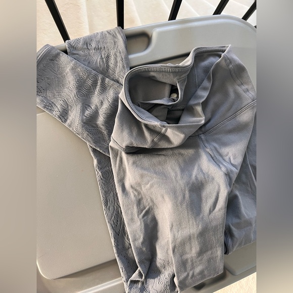 Lululemon laser cut appliqué legging - Picture 5 of 5